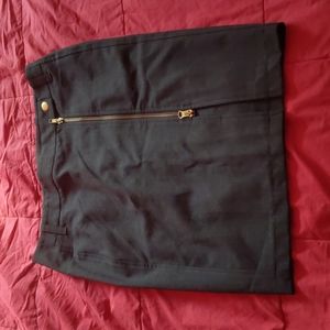 Venus skirt size 4